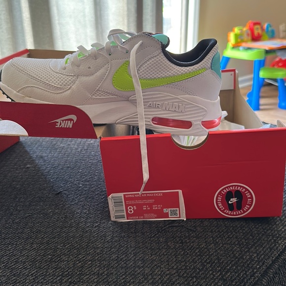 Wmns Nike Air Max Excee - Picture 1 of 2